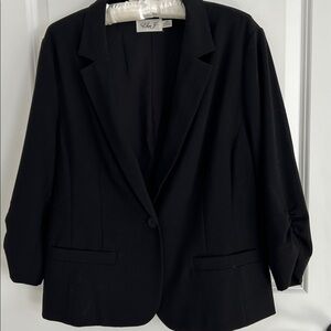ELIZA j Women’s Black blazer Ruched sleeves Size Lg; fits like Medium Casual EUC